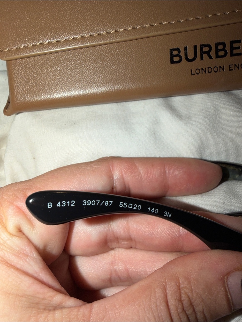 BURBERRY B SQUARE SUNGLASSES - Picture 3 of 5